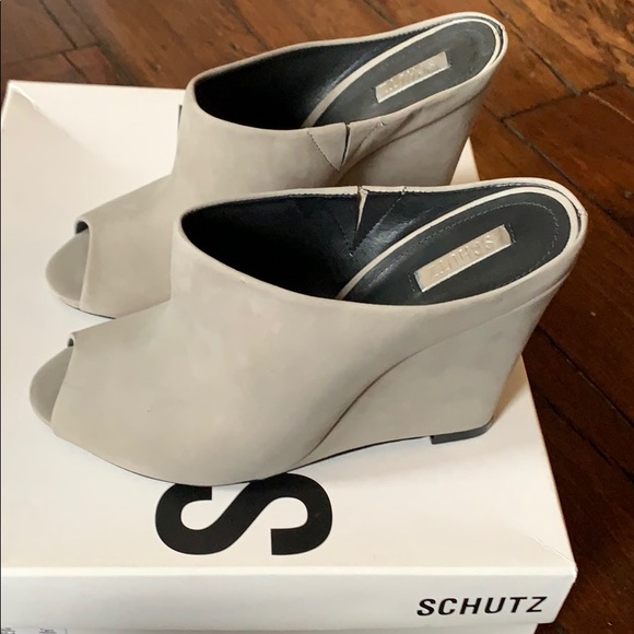 Schutz nobuck heels size 7 - Picture 2 of 4
